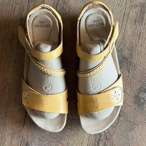 Earth Origins Bria sandals size 10M color amber yellow